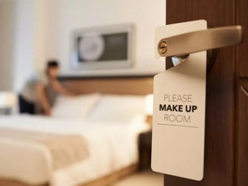 Do not hang tags requesting housekeeping