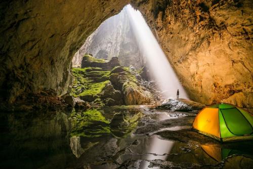 Why does Son Doong tour cost nearly 70 million VND?