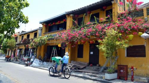 Hoi An's 'magnet bar' still constantly attracts customers because of this wonderful series of experiences