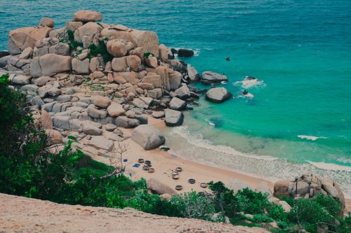 The rock is stacked precariously at Mui Dinh