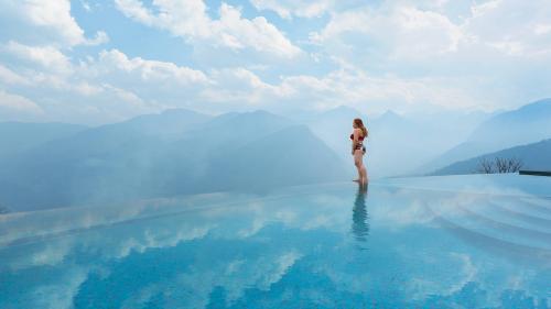 05 infinity swimming pools Vietnam appeared on Foreign magazine
