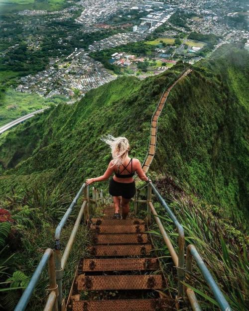 Check in Hawaii: Stairway to the Heaven