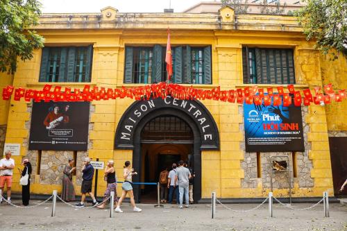 Hỏa Lò Night Tour A Journey Through Vietnam’s Dark but Powerful History