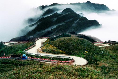 Mau Son Mountain - This dance between the sun and the clouds will take your breath away in Vietnam